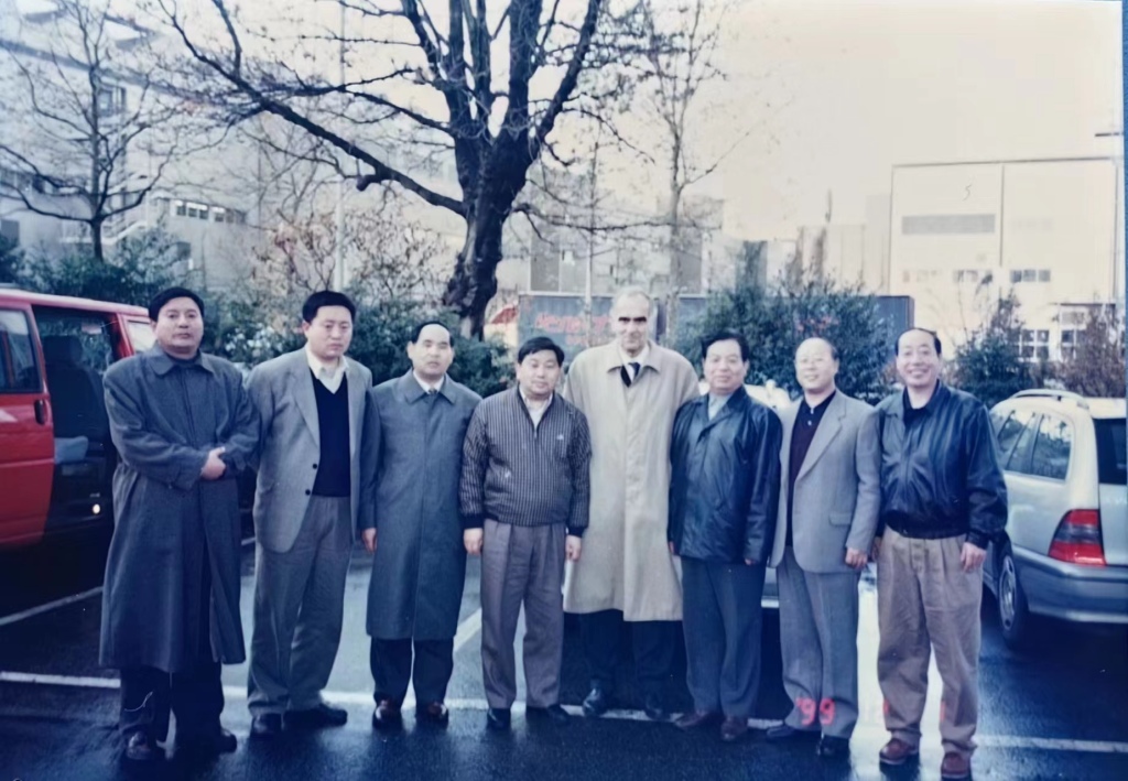 梦圆云端开驾校，青岛军休干部办了15年《驾驶爱好网》公益网站