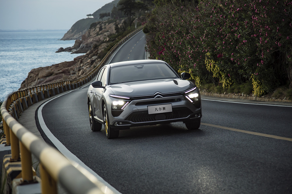 凡尔赛c5x省油,2022款凡尔赛c5x沉浸体验