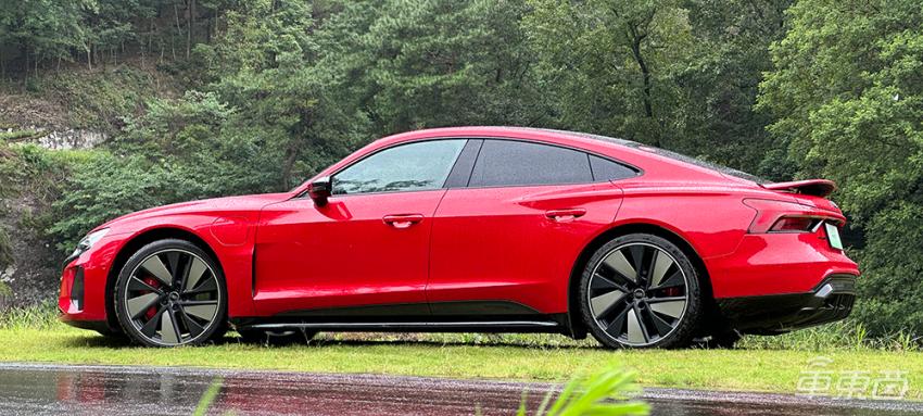 奥迪e-trongt科技感十足,奥迪e-trongt国内售价