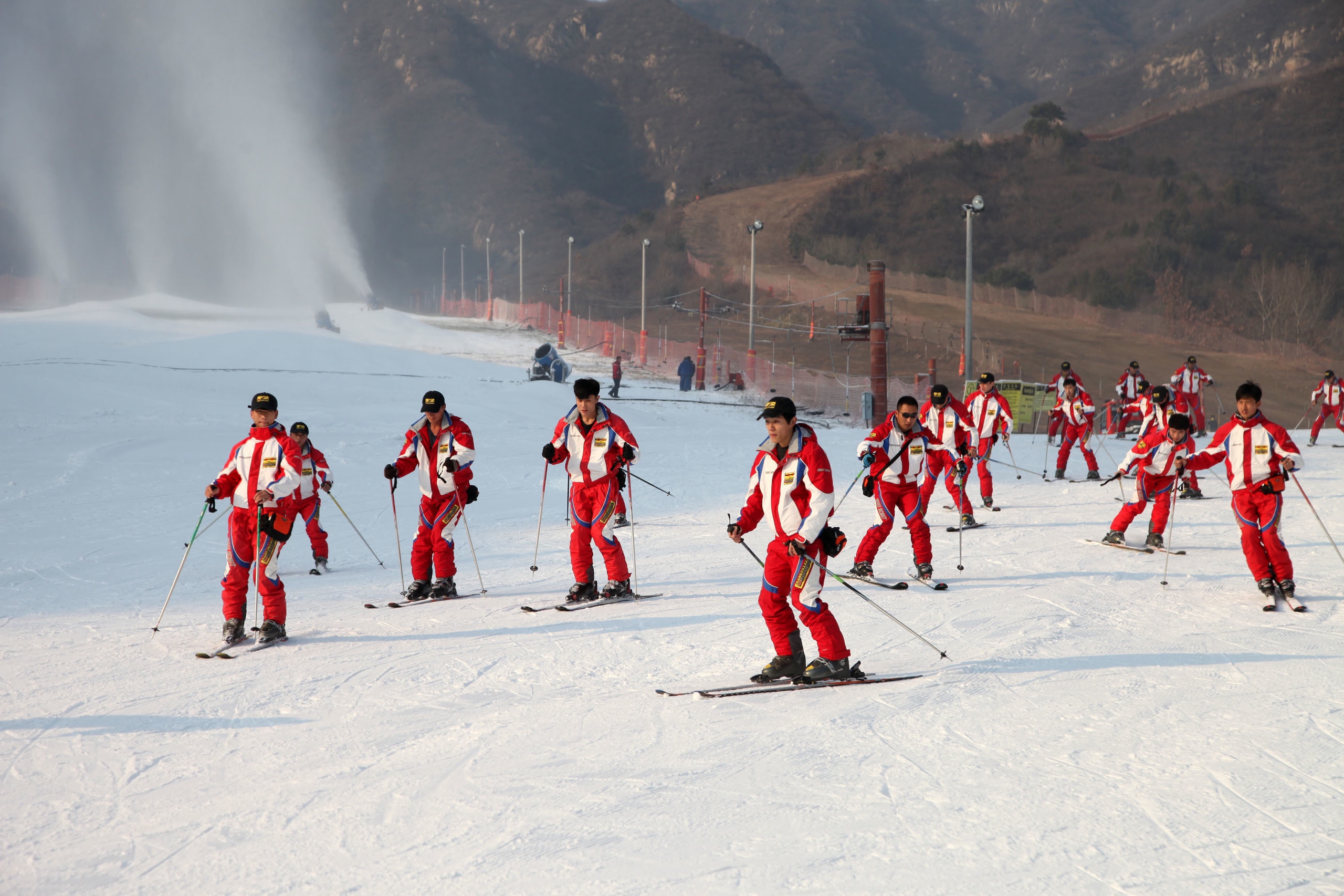 今年冬天怎么玩最全滑雪攻略来了,共赴一场冰雪之约