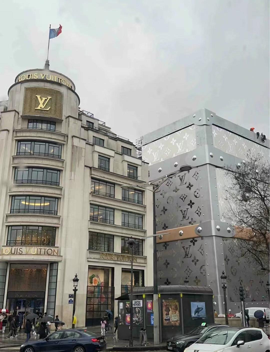 出“殡葬风”围挡，LV巨物营销赢麻了？