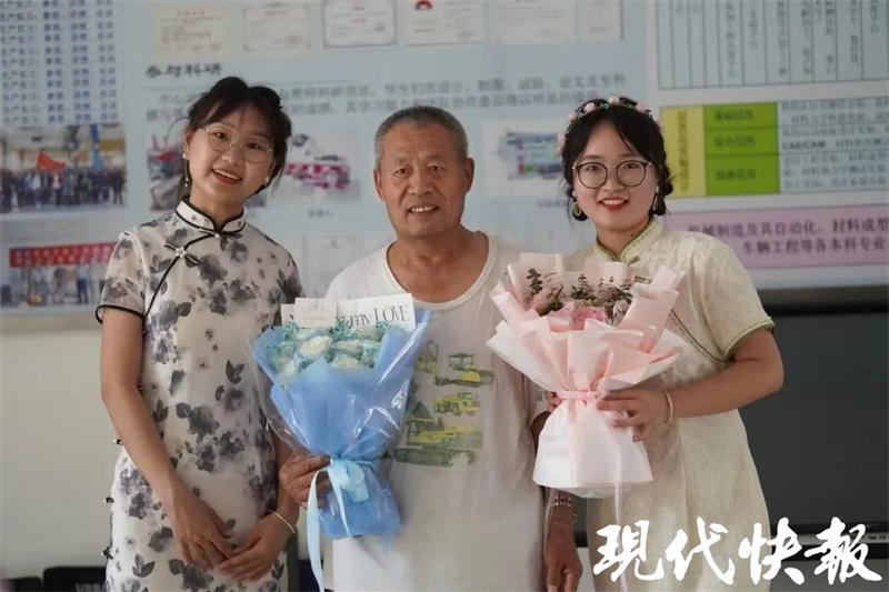 南农大“宝藏”大叔，保存上百张与奋斗学子的合影