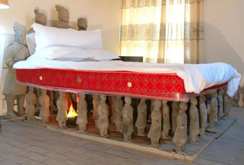 出“殡葬风”围挡，LV巨物营销赢麻了？